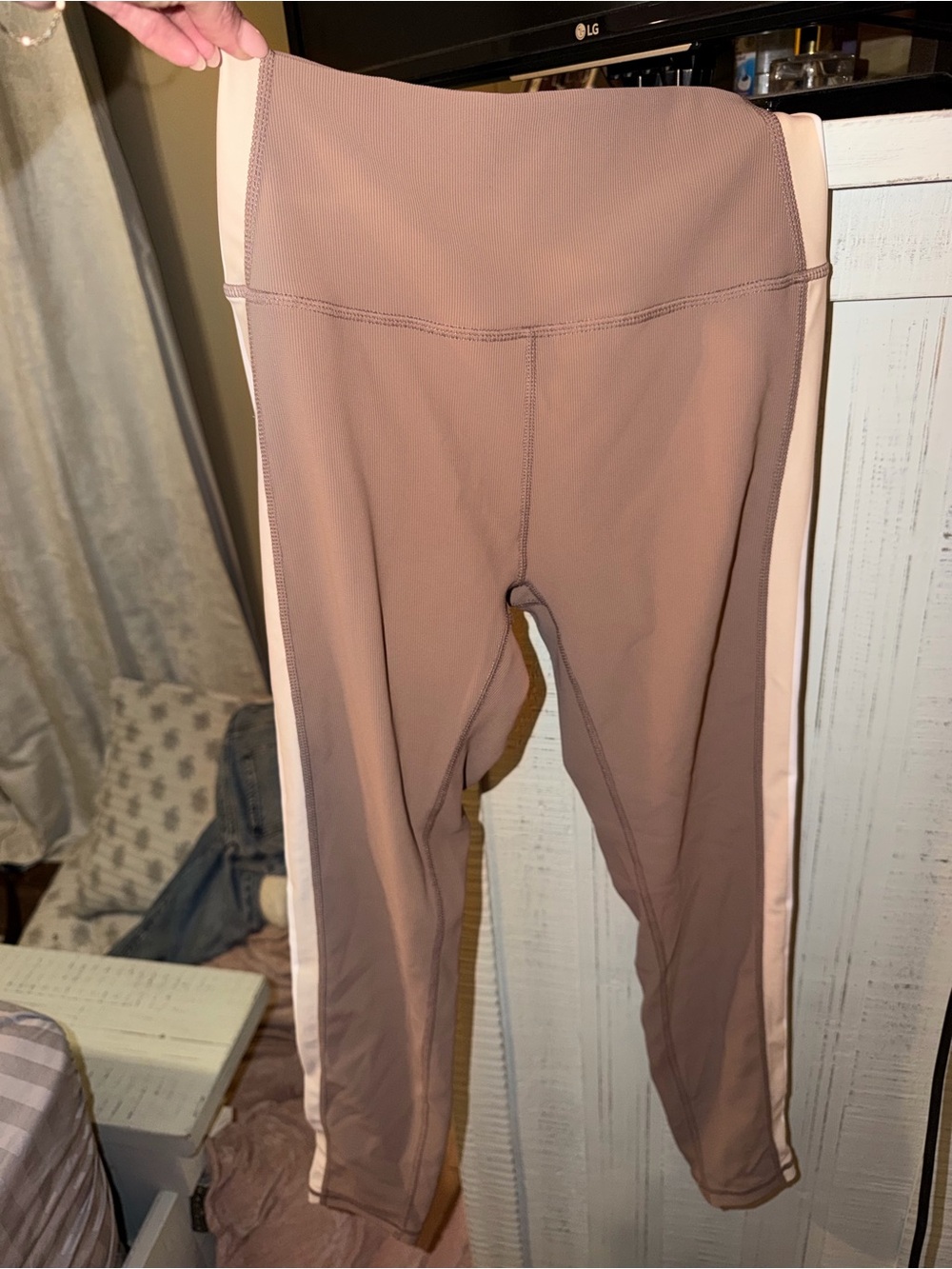 High-Waist Mauve Leggings with Light Side Stripe